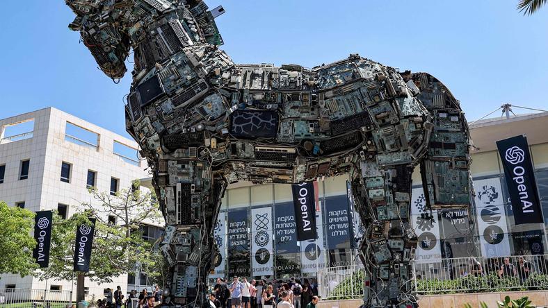 网友曝光 OpenAI 秘密项目 Feather:简化 AI 应用开发